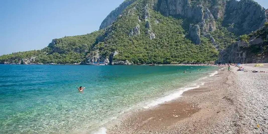 Orman ve sahil burada bütünleşiyor! Yaz bitti diye düşünenleri ters köşe eden adres: Burada tatil hala mümkün 6